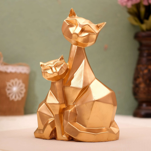 Handcrafted polyresin Cat Family