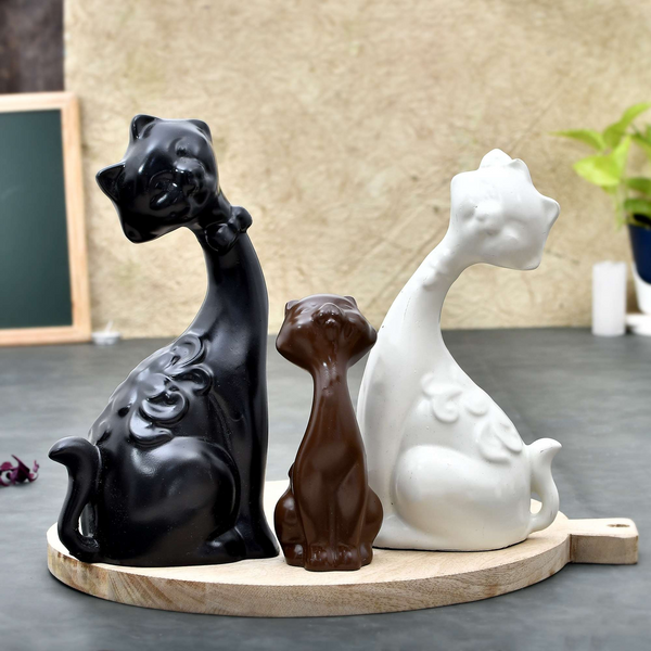 Cat Family Showpiece